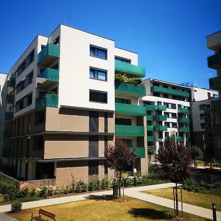 And Refreshing Flat In דירה פראג